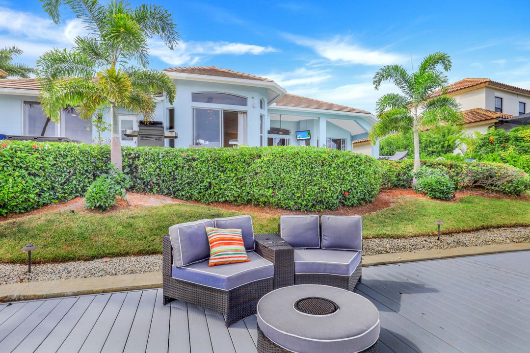 231 Seahorse Ct, Marco Island, FL 34145