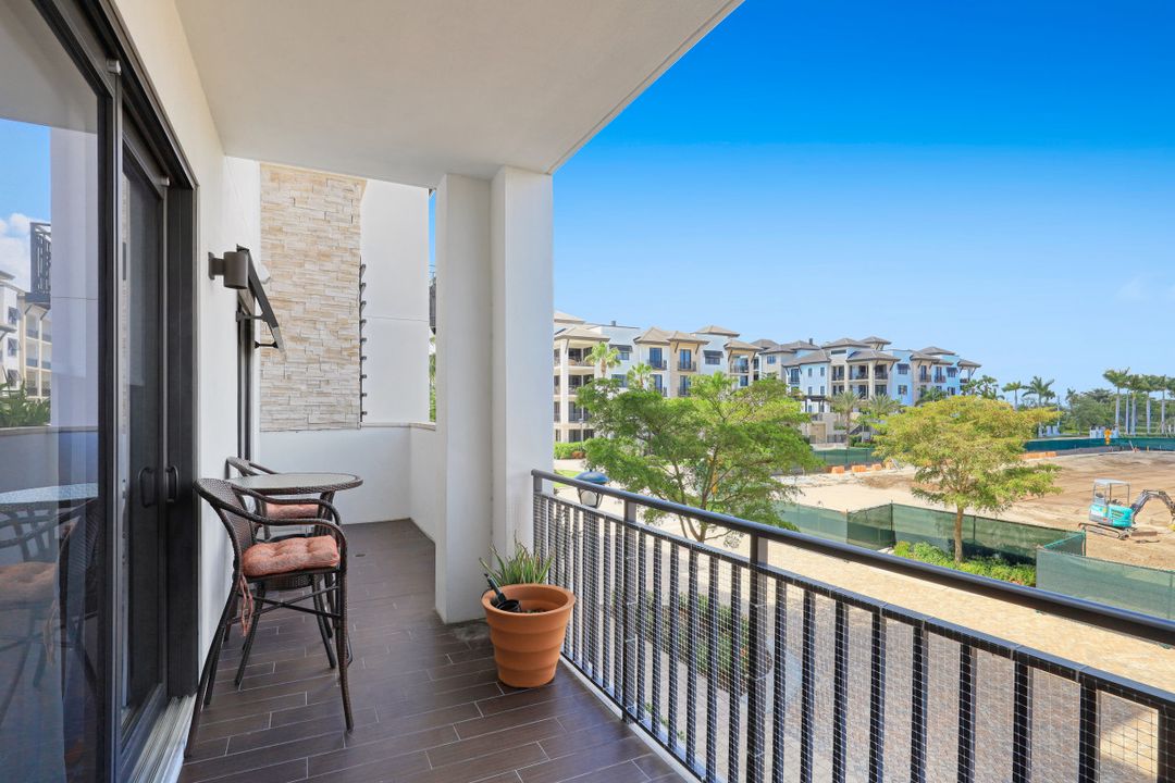 1030 3rd Ave S #215, Naples, FL 34102