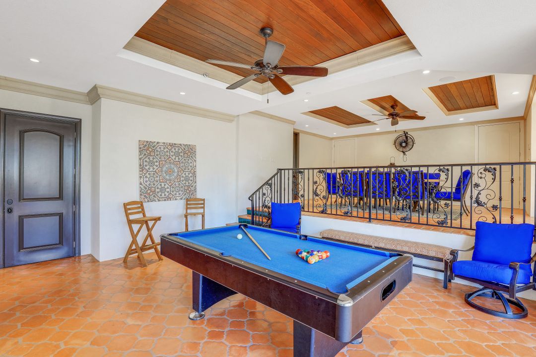 10080 Gulf Shore Dr, Naples, FL 34108