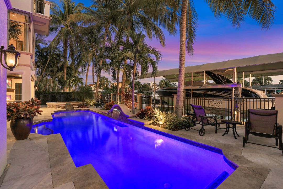 172 Seabreeze Ave, Naples, FL 34108