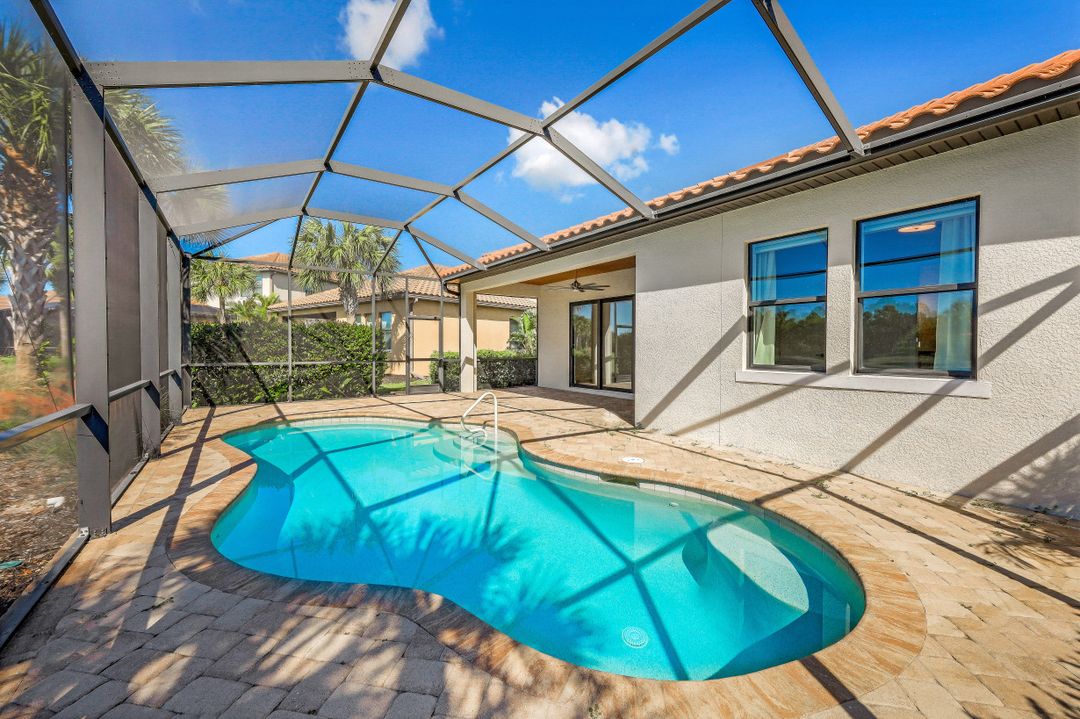 4098 Raffia Dr, Naples, FL 34119