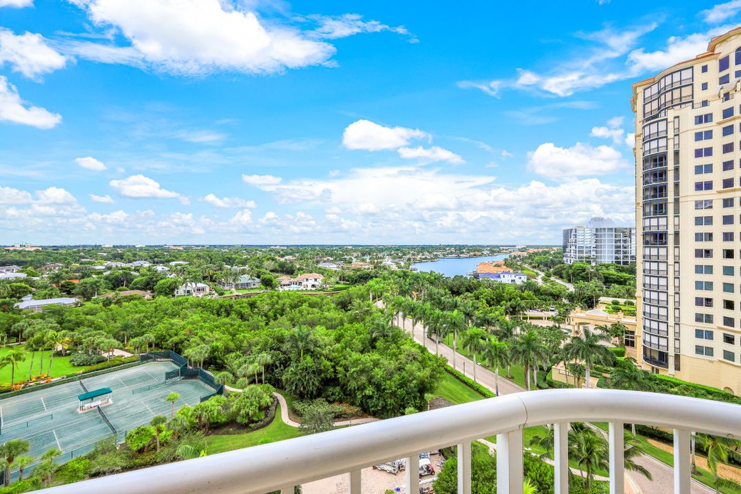 40 Seagate Dr #1004, Naples, FL 34103