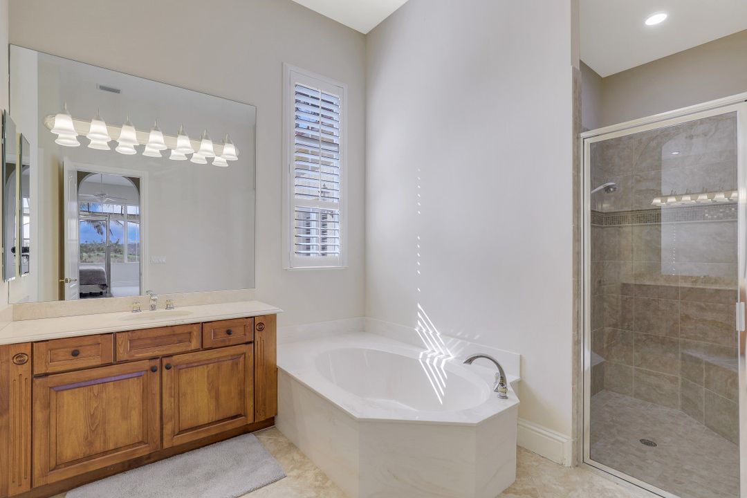 8560 Bellagio Dr, Naples, FL 34114