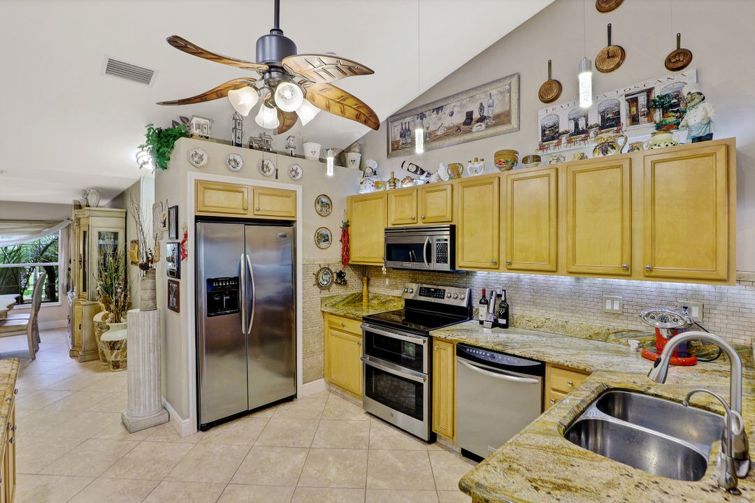 1218 SW 18th Ave, Cape Coral, FL 33991