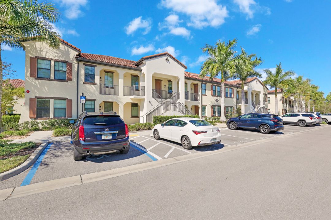 15126 Palmer Lake Cir #103, Naples, FL 34109