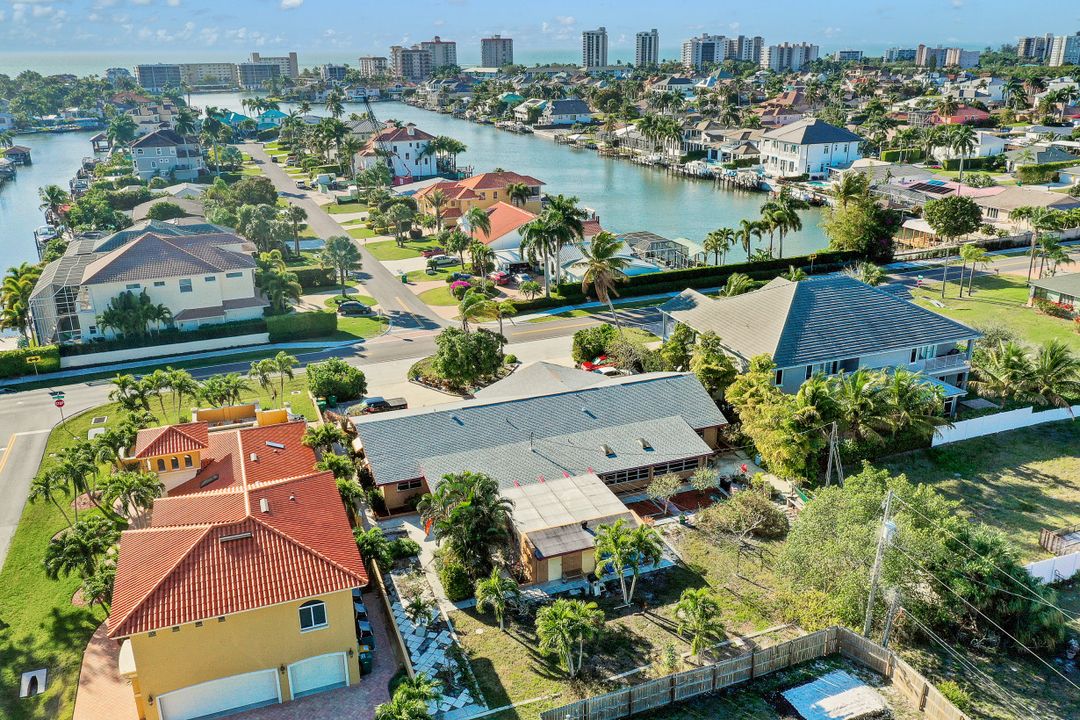 10442 Vanderbilt Dr, Naples, FL 34108