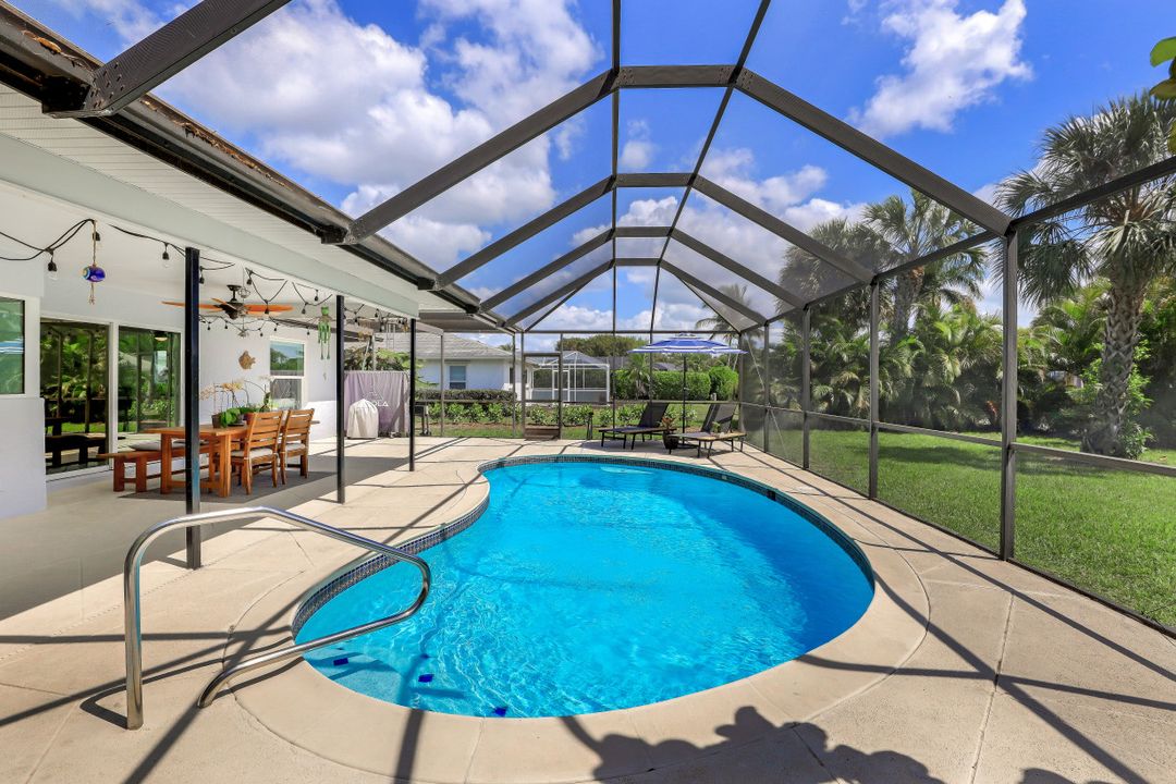 1010 Nottingham Dr, Naples, FL 34109