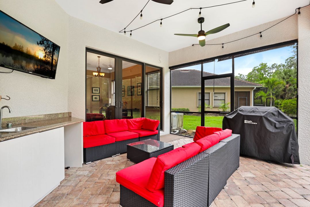 1434 Serrano Cir, Naples, FL 34105