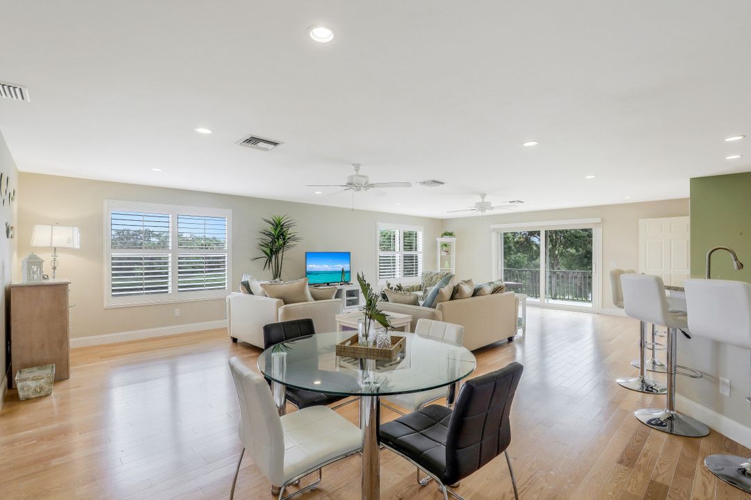 762 Hickory Rd, Naples, FL 34108