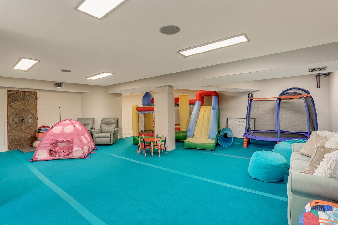 495 Thorpe Ct, Marco Island, FL 34145