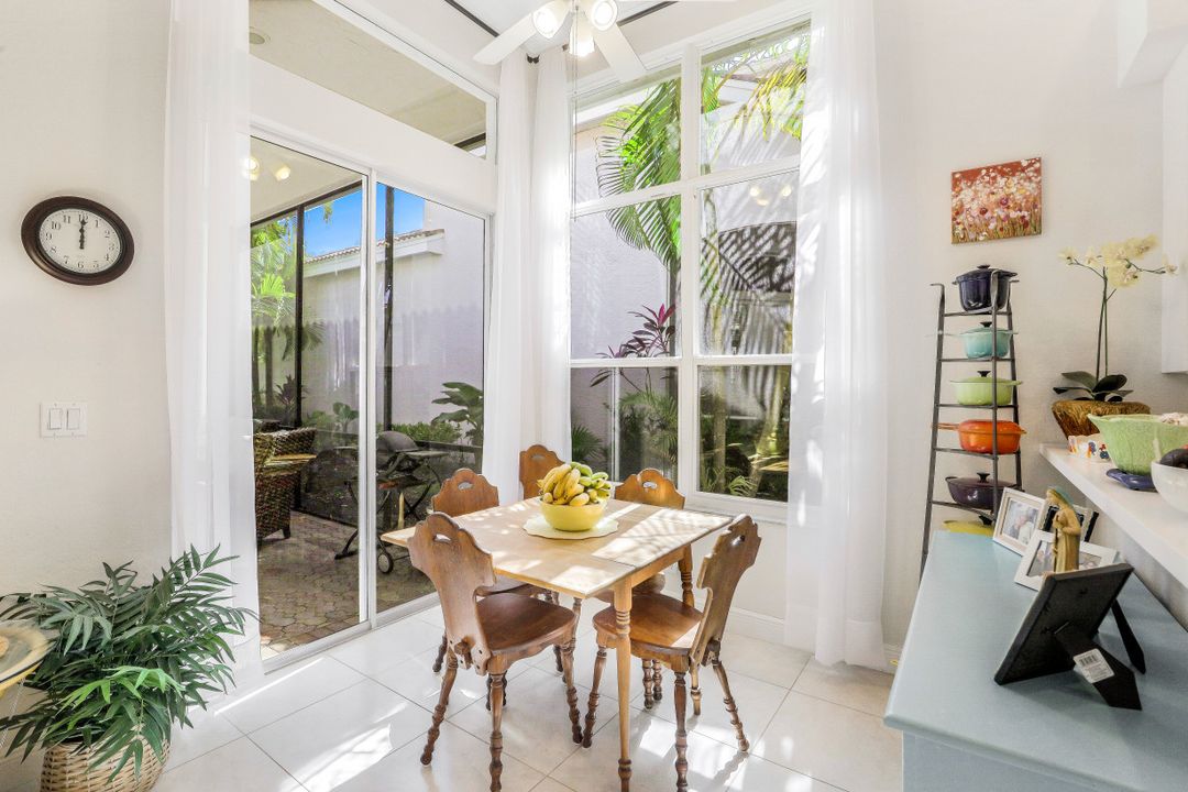 8591 Peppertree Way, Naples, FL 34114