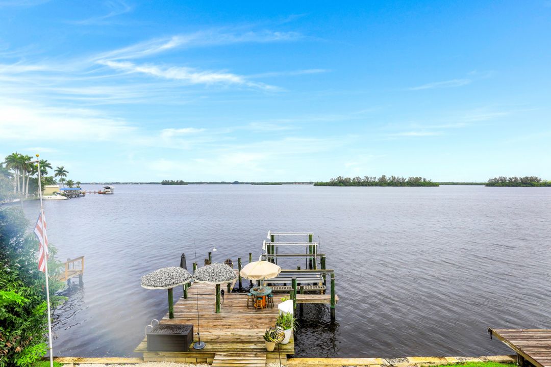 4559 E Riverside Dr, Fort Myers, FL 33905