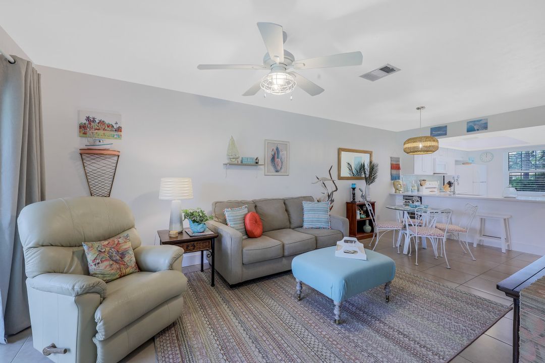 1079 Pine Isle Ln, Naples, FL 34112