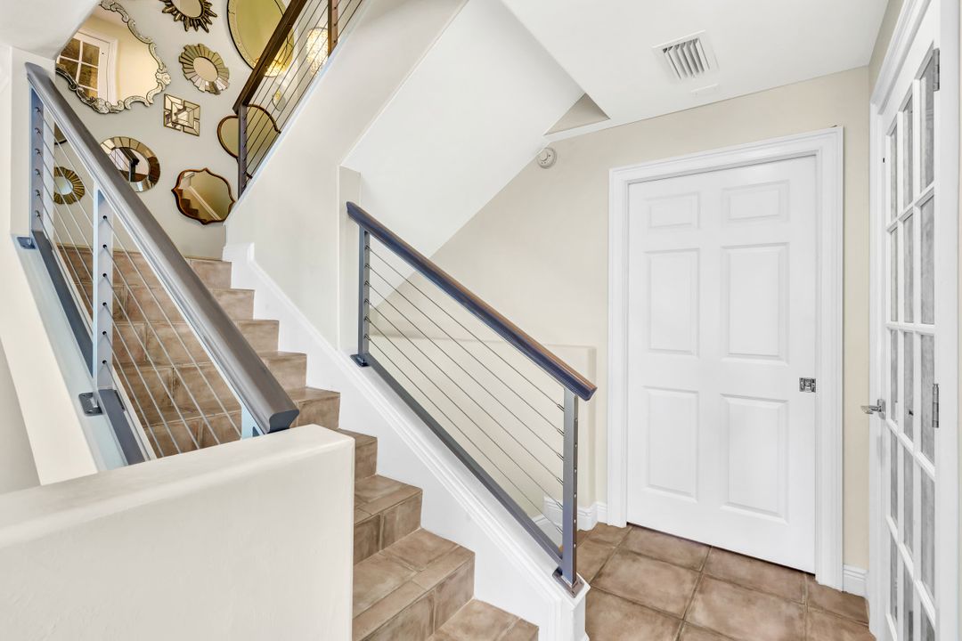 431 4th Ave S, Naples, FL 34102