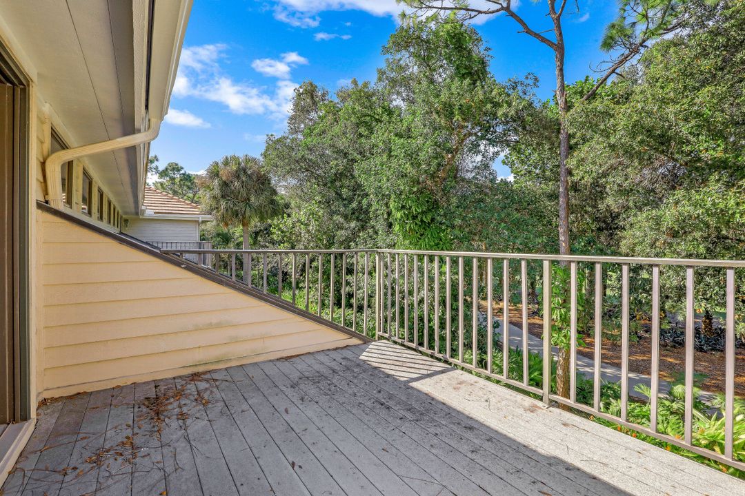 581 Gulf Park Dr, Naples, FL 34108