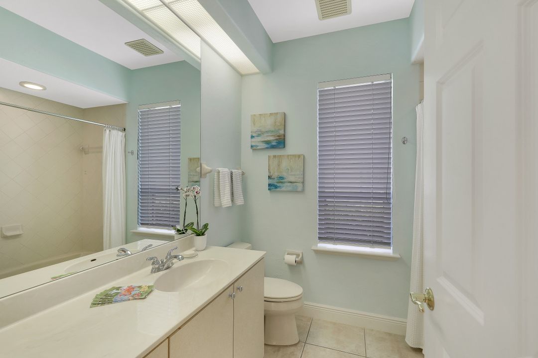 237 Charleston Ct, Naples, FL 34110