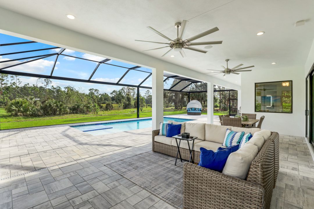 2088 Oakes Blvd, Naples, FL 34119