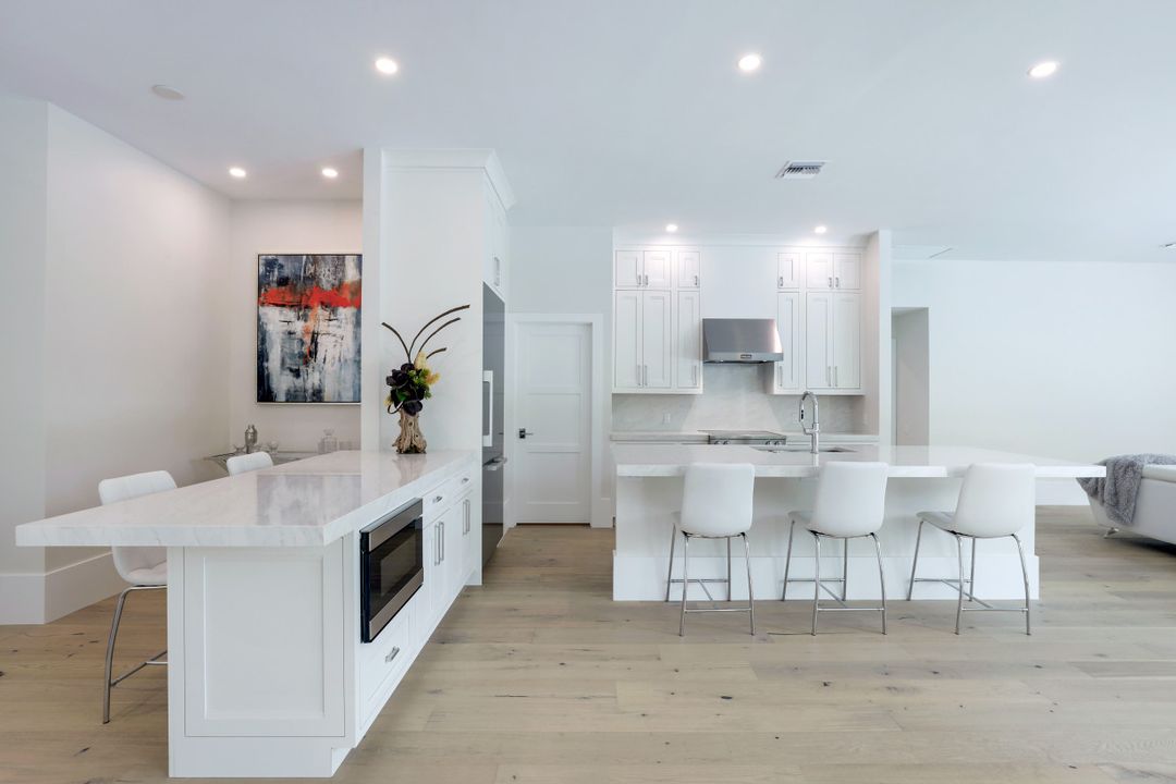 7525 Cordoba Cir, Naples, FL 34109