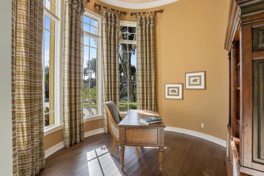 7417 Treeline Dr, Naples, FL 34119