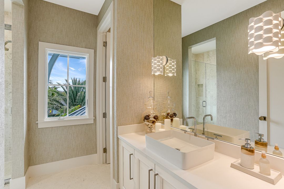 1040 2nd St S, Naples, FL 34102