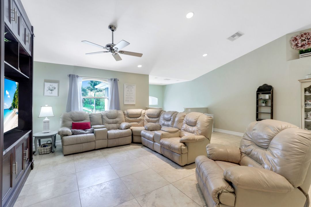 5660 Spanish Oaks Ln, Naples, FL 34119