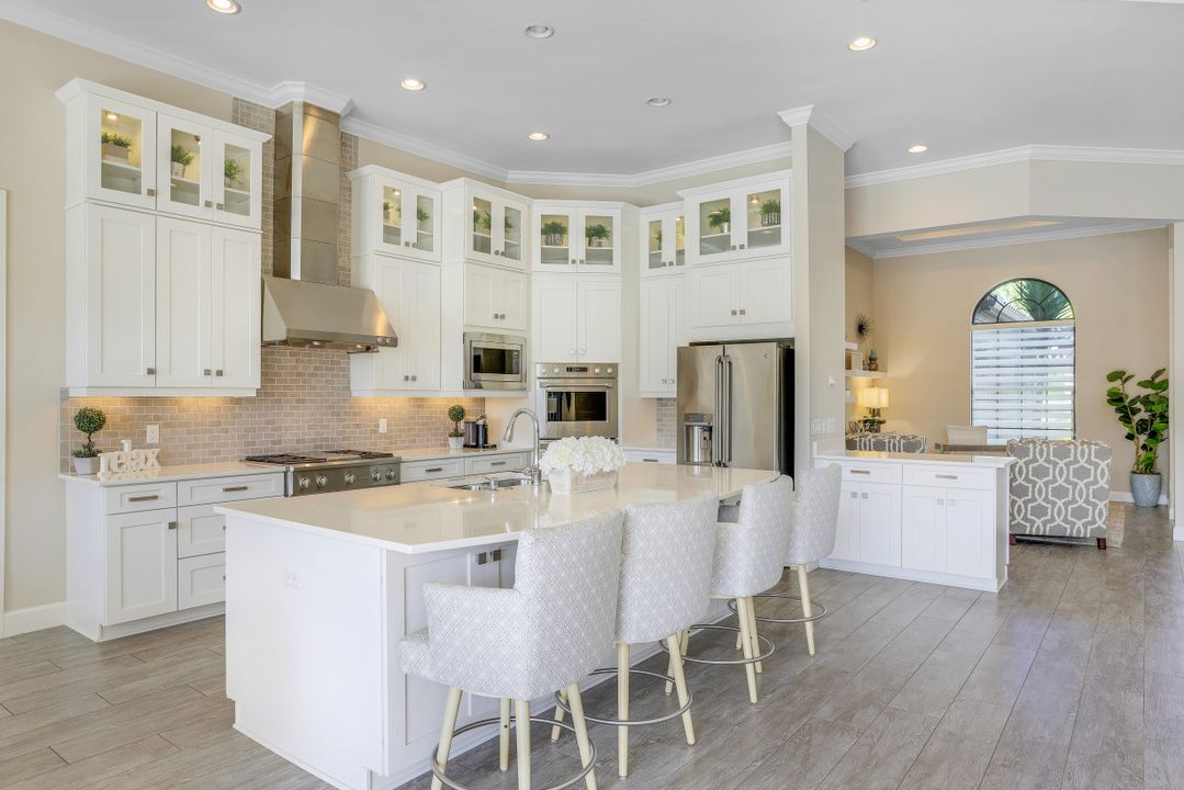 9086 Sorreno Ct, Naples, FL 34119