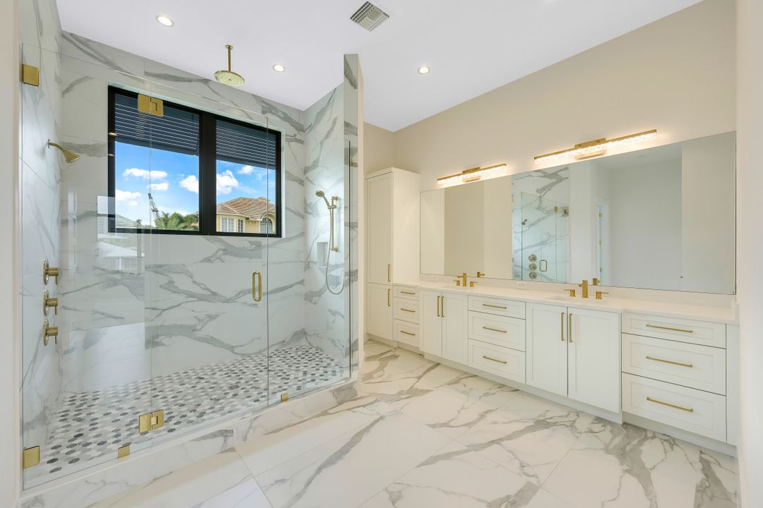 241 Egret Ave, Naples, FL 34108