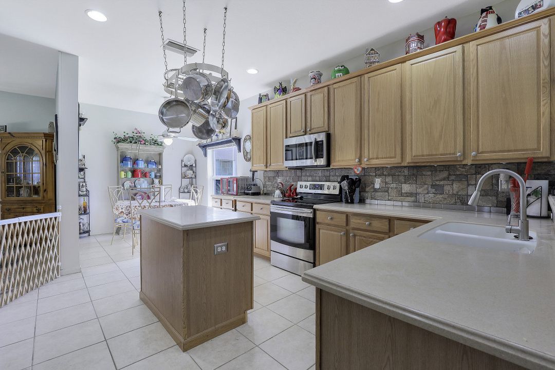 8752 Fawn Ridge Dr, Fort Myers, FL 33912