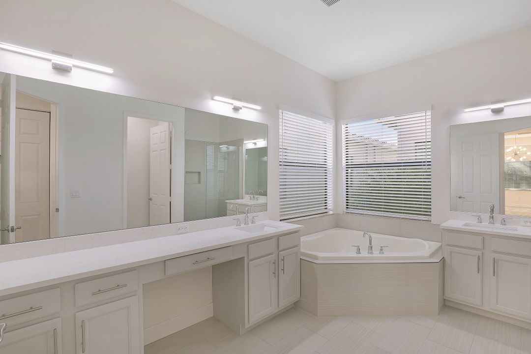 3171 Pacific Dr, Naples, FL 34119