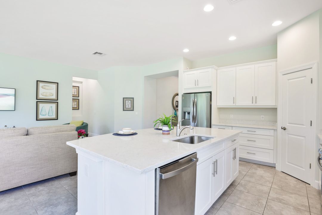 19657 Estero Pointe Ln, Fort Myers, FL 33908