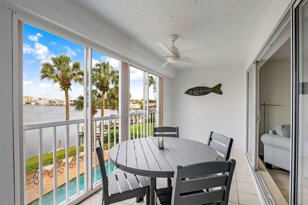 9101 Vanderbilt Dr #203, Naples, FL 34108