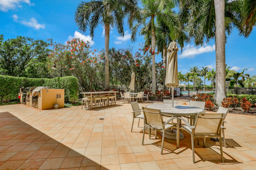 1050 Borghese Ln #303, Naples, FL 34114