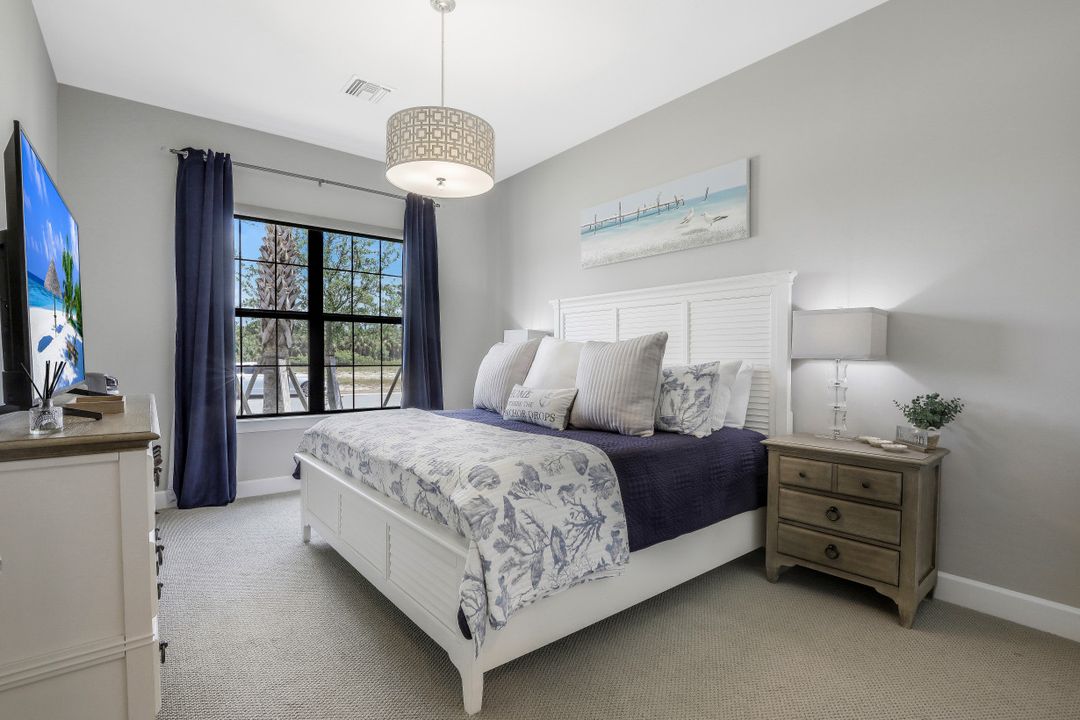 9610 Everglades Dr, Naples, FL 34120