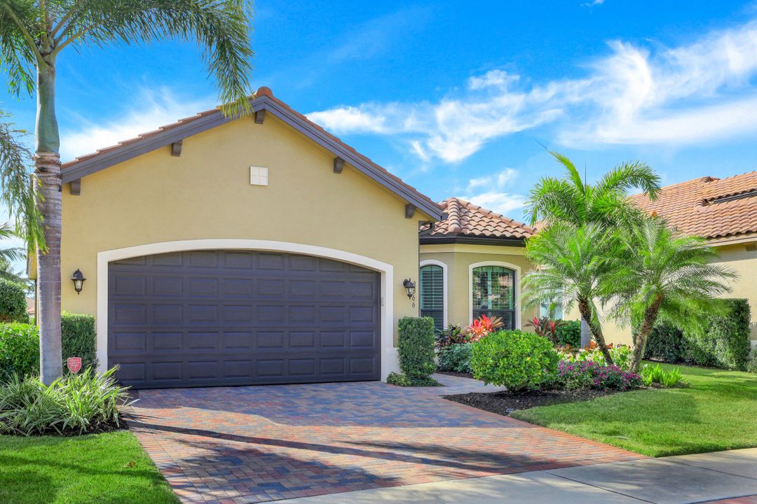 9366 Isla Bella Cir, Bonita Springs, FL 34135