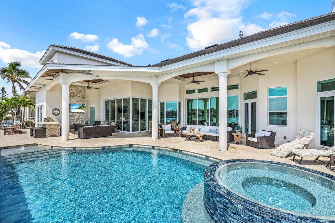 5930 Harborage Dr, Fort Myers, FL 33908