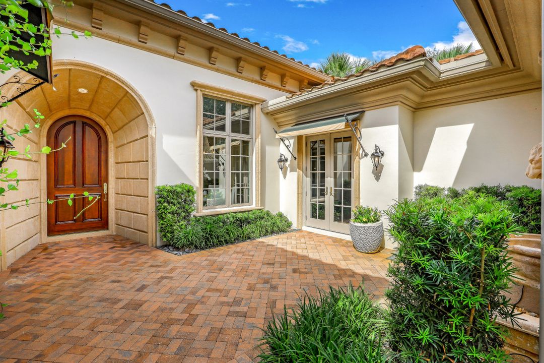 15655 Villoresi Way, Naples, FL 34110