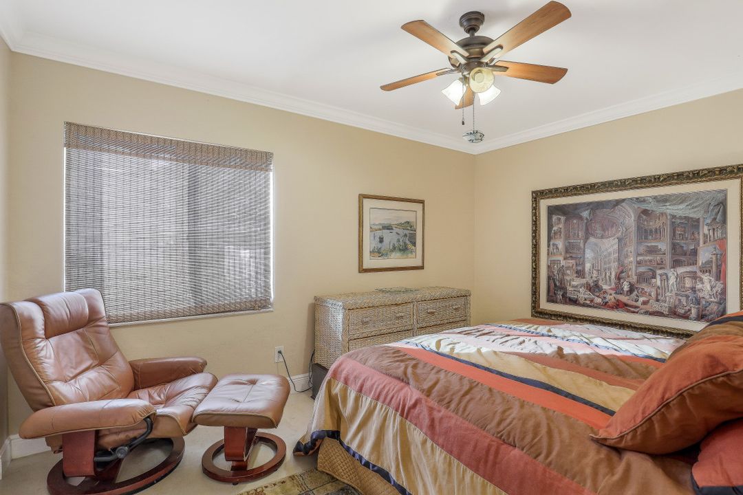 571 Beachwalk Cir #101, Naples, FL 34108