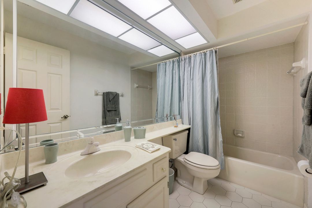2128 Buckingham Ln, Naples, FL 34112