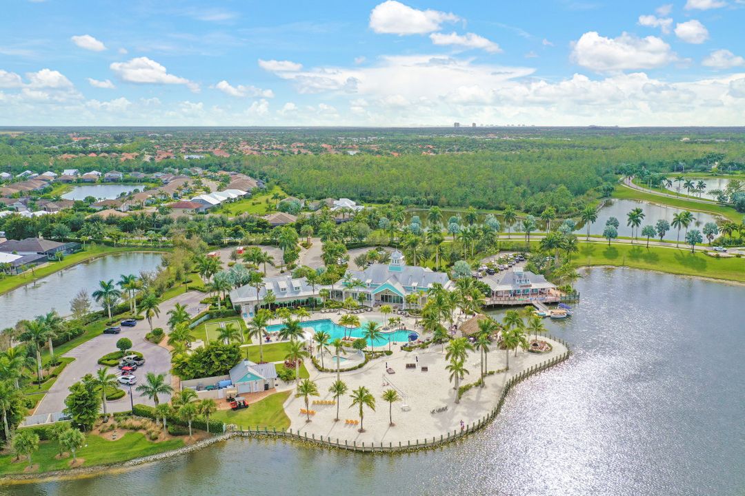 14708 Edgewater Cir, Naples, FL 34114