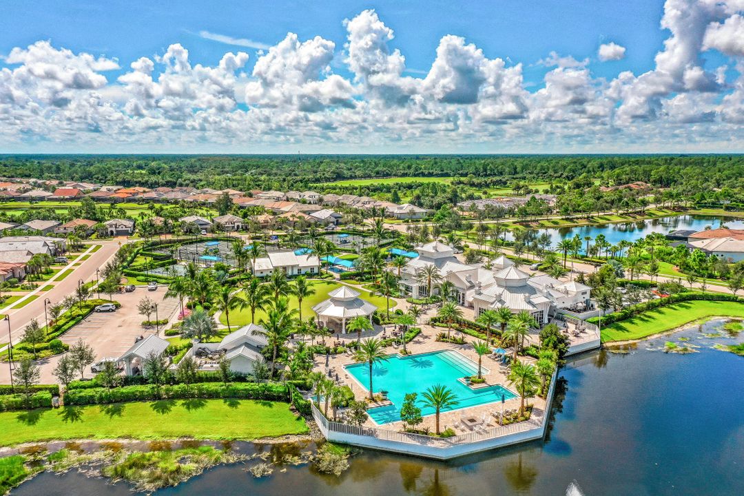 9765 Everglades Dr, Naples, FL 34120