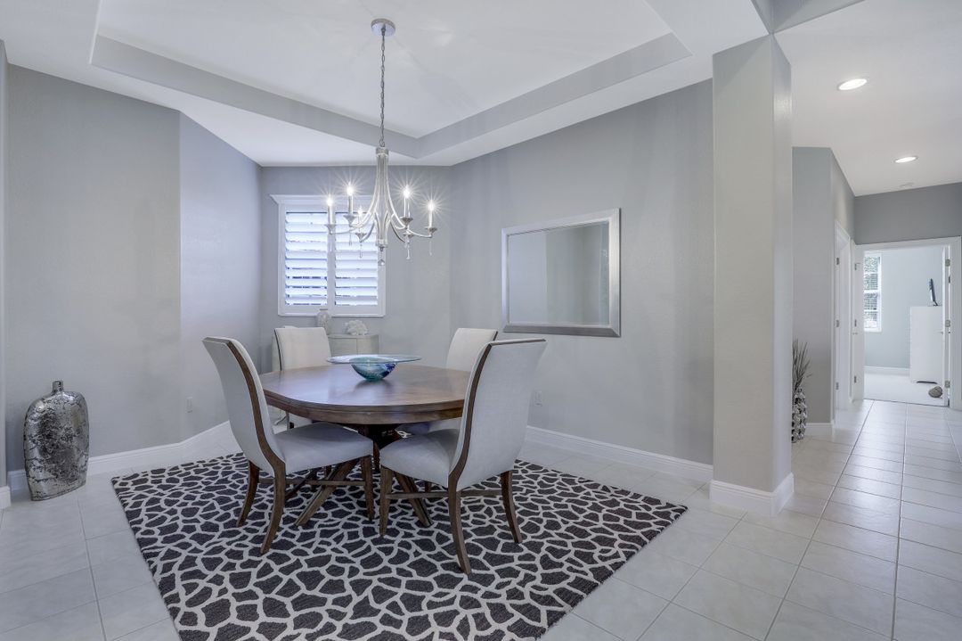 4810 Shinnecock Hills Ct, Naples, FL 34112