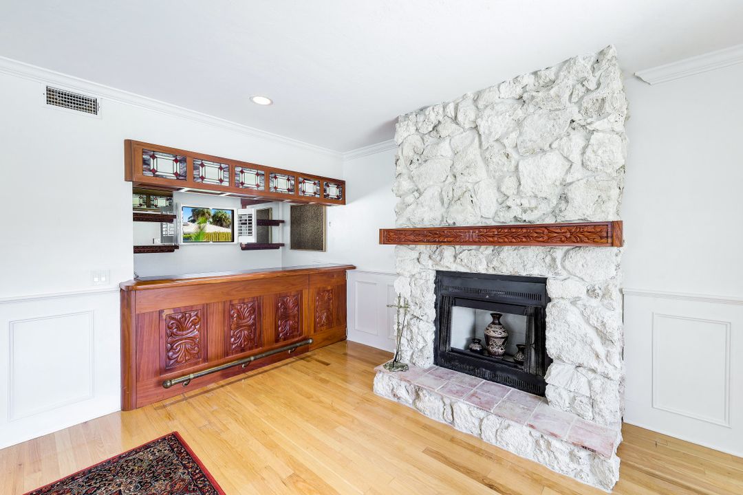 438 Lagoon Ave, Naples, FL 34108