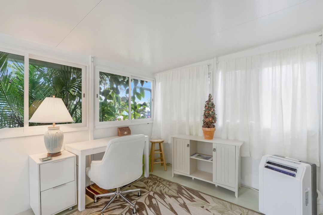 211 Grosbeak Ln, Naples, FL 34114