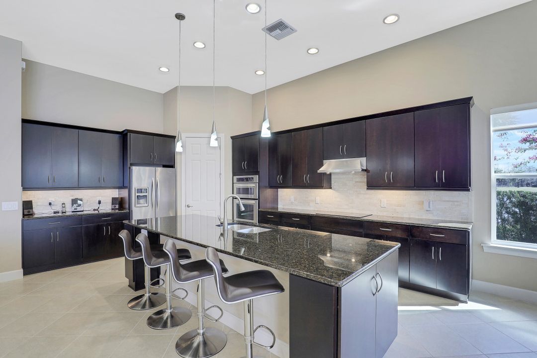 8961 Quarry Dr, Naples, FL 34120