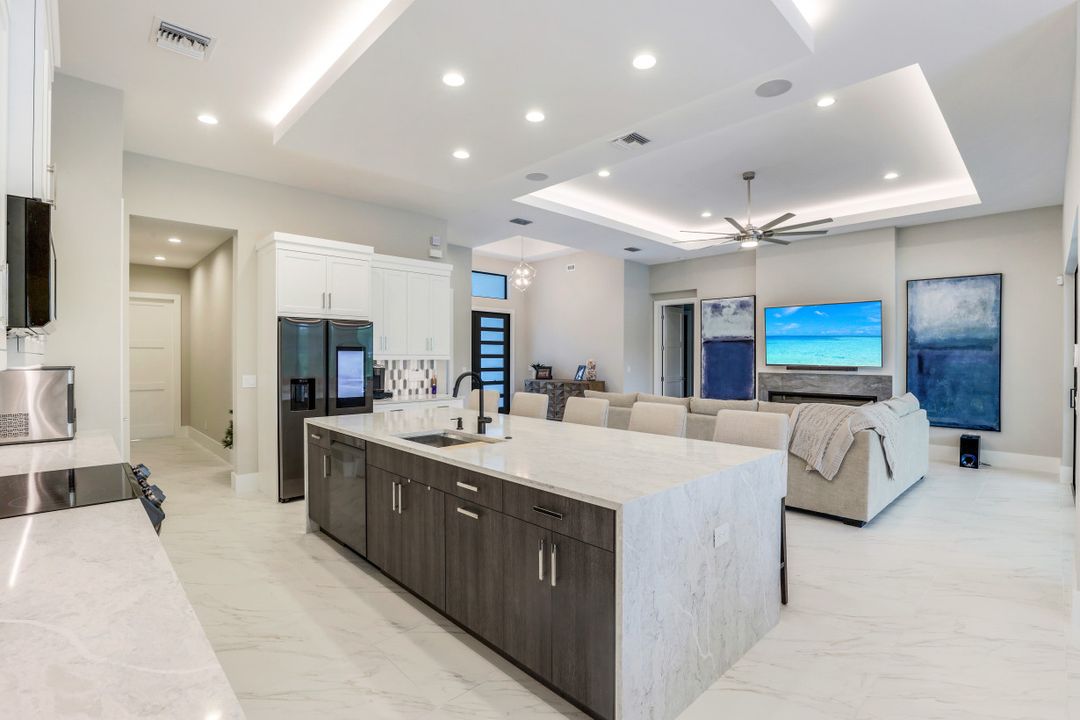 2088 Oakes Blvd, Naples, FL 34119