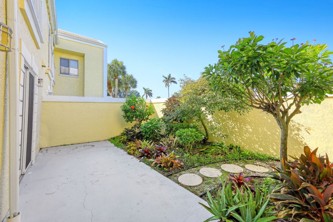 3655 Haldeman Creek Dr #302, Naples, FL 34112