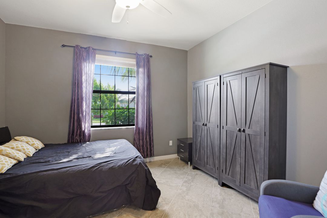 9231 Shadow Oak Ln, Naples, FL 34120