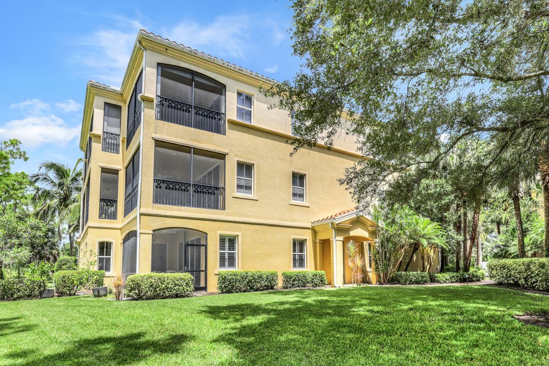 2882 Castillo Ct  #101, Naples, FL 34109