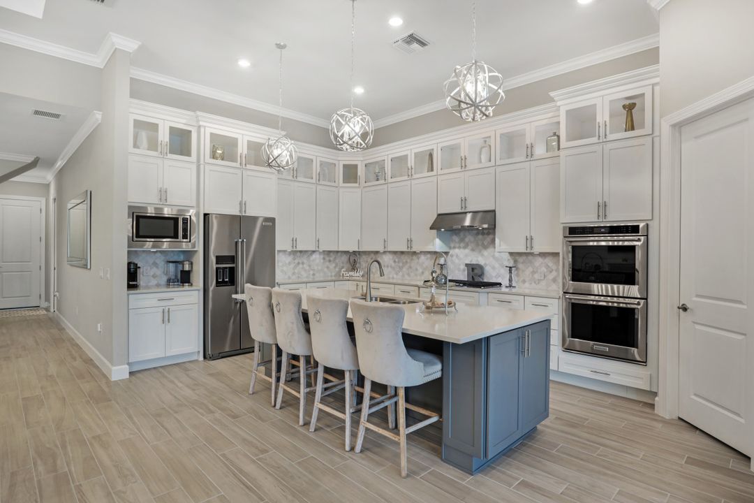 19617 Waterman Ct, Miromar Lakes, FL 33913