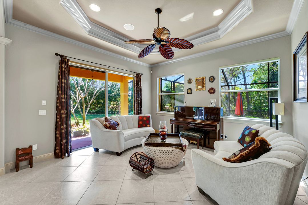 4000 Stonesthrow Ct, Naples, FL 34109